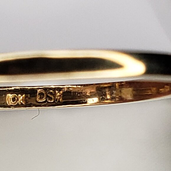 Yellow Gold & Natural Sapphire Ring - 10KT - Picture 7 of 11